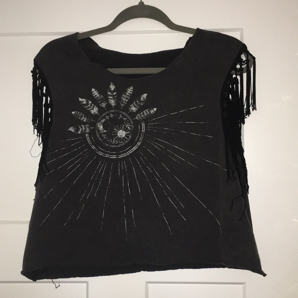 T shirt with fringe sleeve